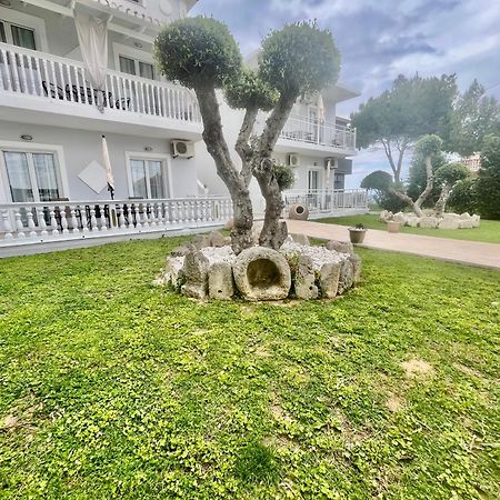 Villa Antonis Deluxe Apartments Amoudi Bagian luar foto