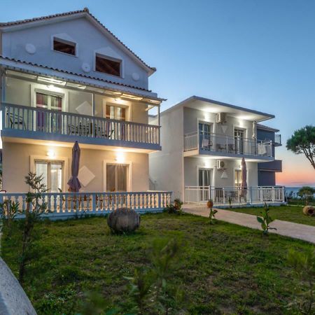Villa Antonis Deluxe Apartments Amoudi Bagian luar foto