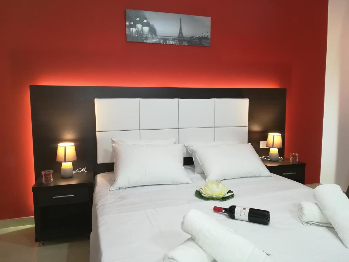 Villa Antonis Deluxe Apartments Amoudi Bagian luar foto