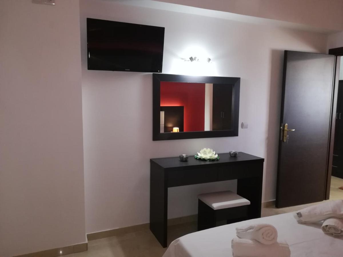 Villa Antonis Deluxe Apartments Amoudi Bagian luar foto
