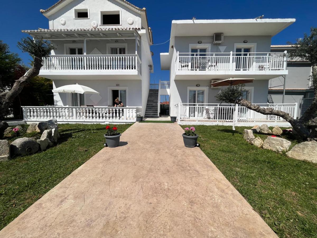 Villa Antonis Deluxe Apartments Amoudi Bagian luar foto