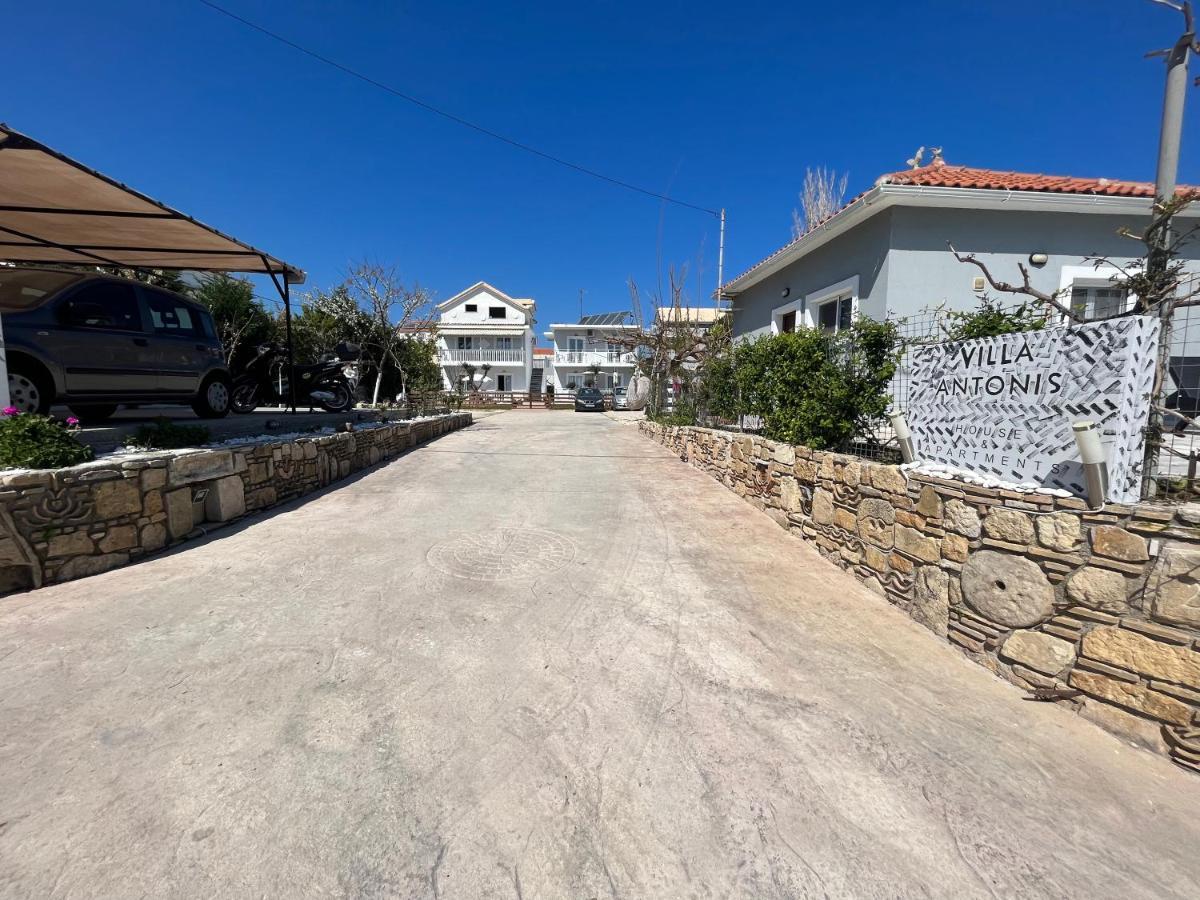 Villa Antonis Deluxe Apartments Amoudi Bagian luar foto