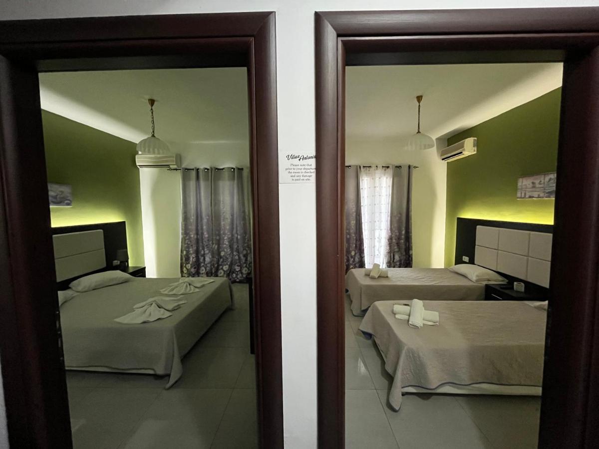 Villa Antonis Deluxe Apartments Amoudi Bagian luar foto