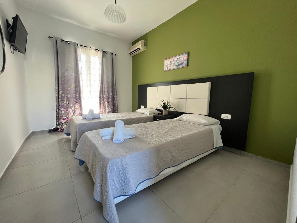 Villa Antonis Deluxe Apartments Amoudi Bagian luar foto