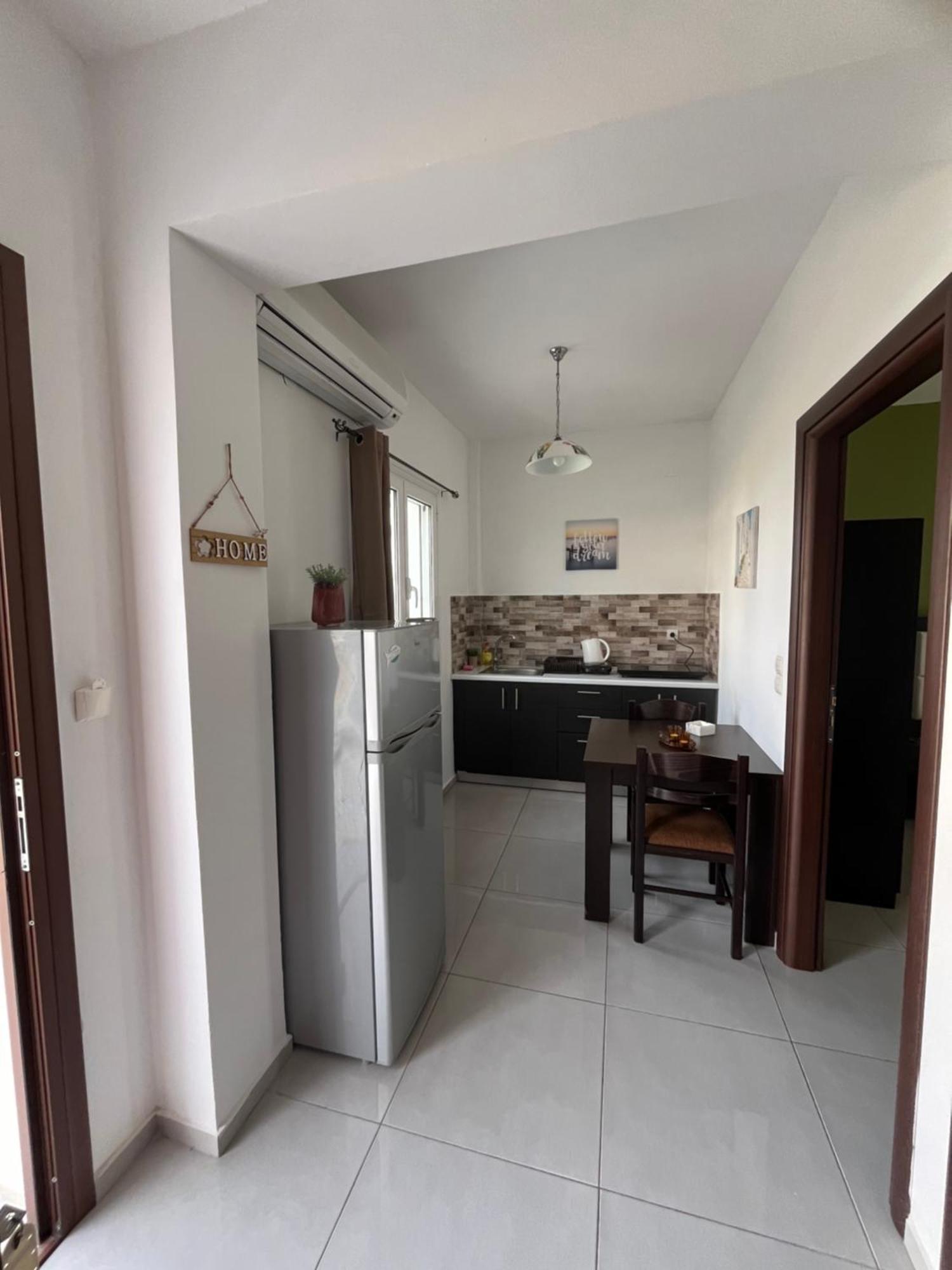 Villa Antonis Deluxe Apartments Amoudi Bagian luar foto