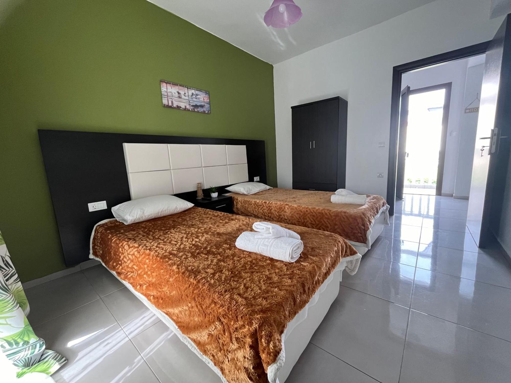 Villa Antonis Deluxe Apartments Amoudi Bagian luar foto