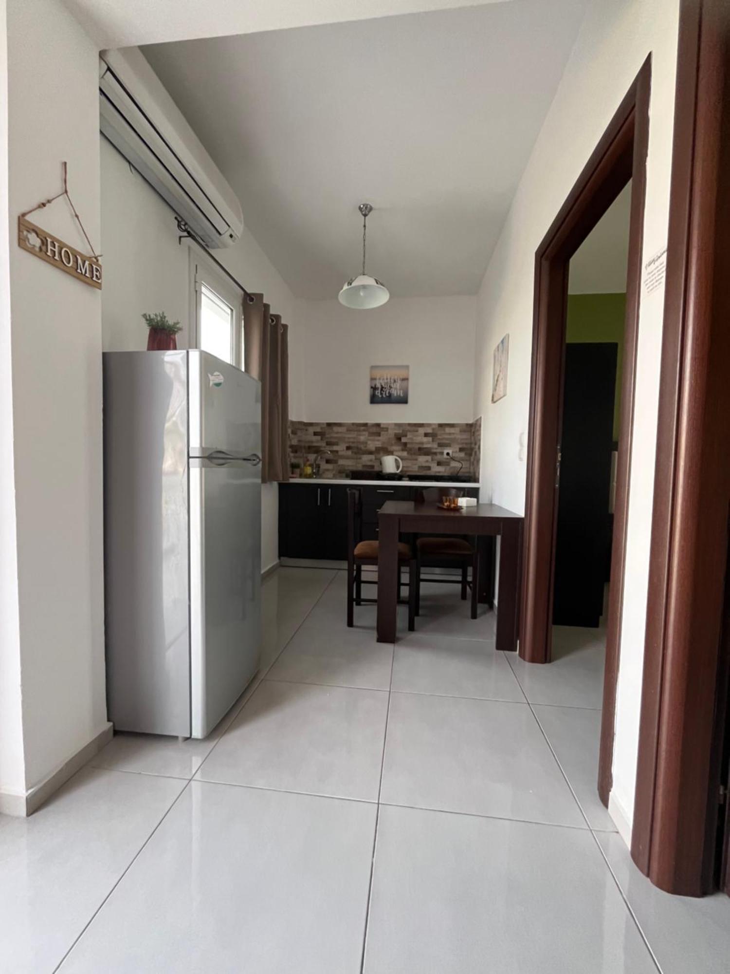 Villa Antonis Deluxe Apartments Amoudi Bagian luar foto