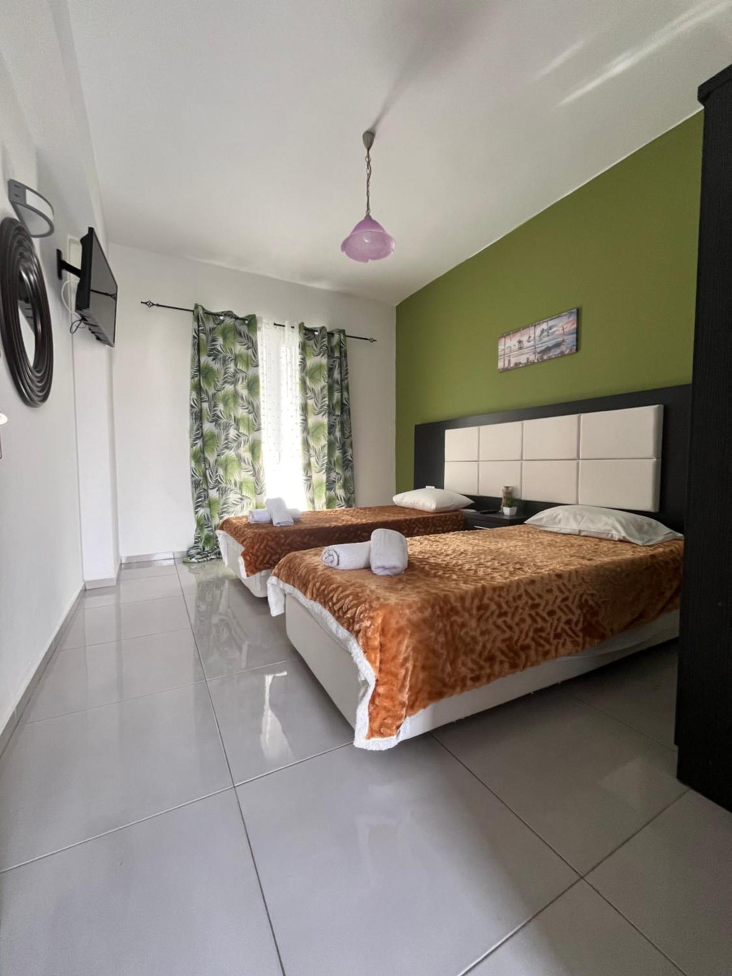 Villa Antonis Deluxe Apartments Amoudi Bagian luar foto