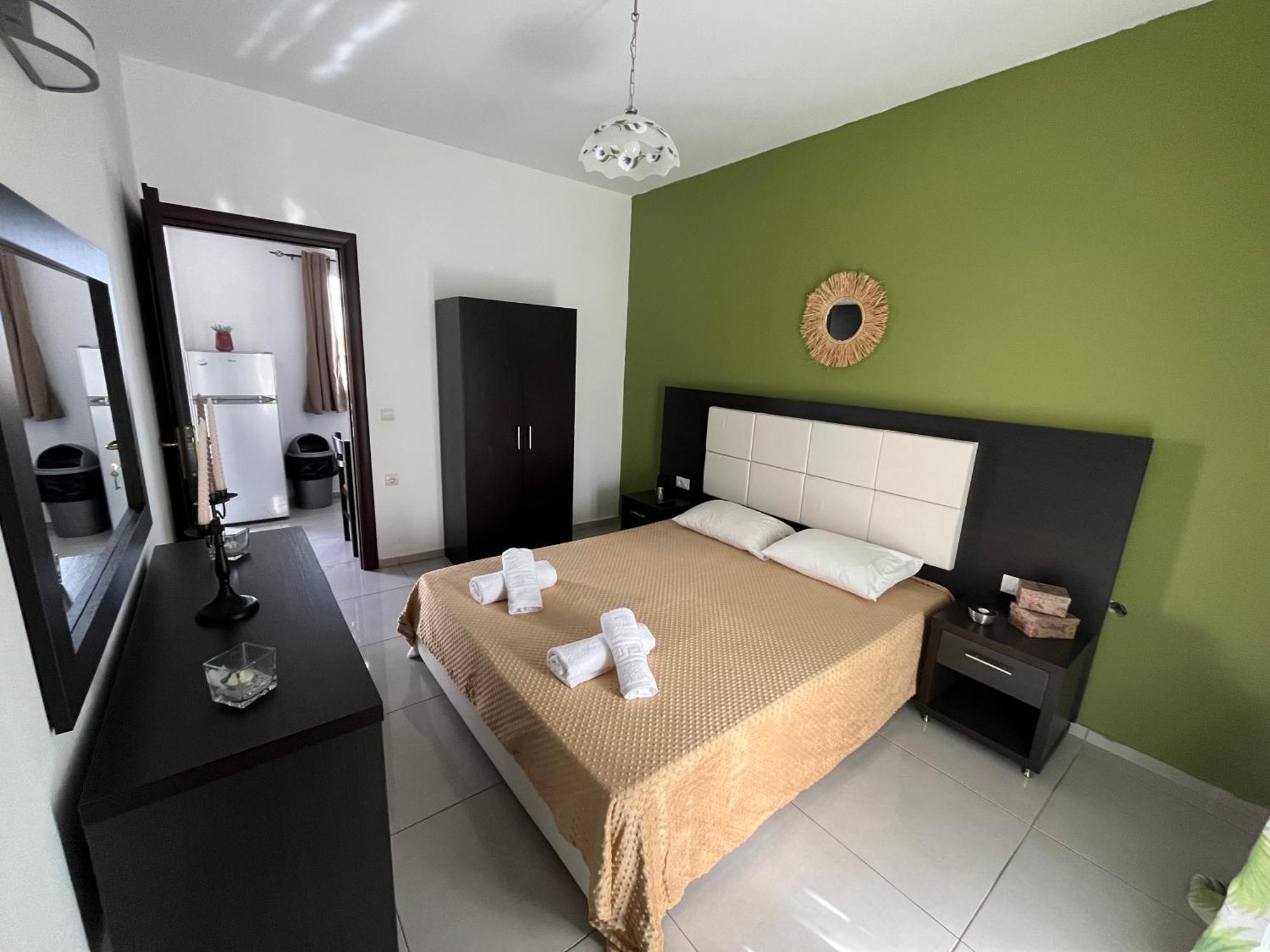 Villa Antonis Deluxe Apartments Amoudi Bagian luar foto