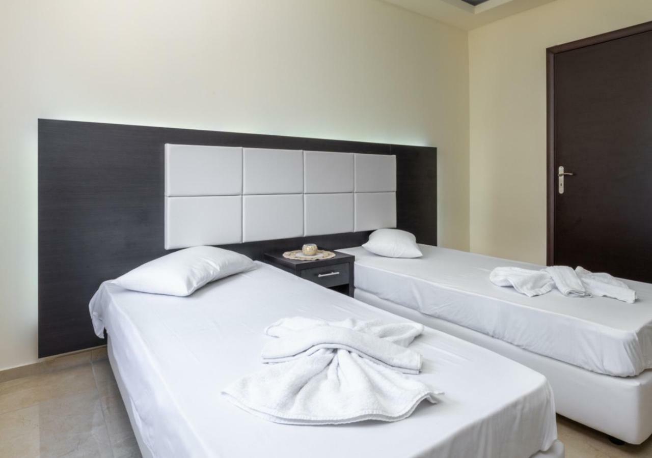 Villa Antonis Deluxe Apartments Amoudi Bagian luar foto