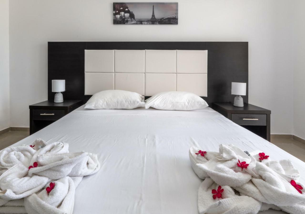 Villa Antonis Deluxe Apartments Amoudi Bagian luar foto