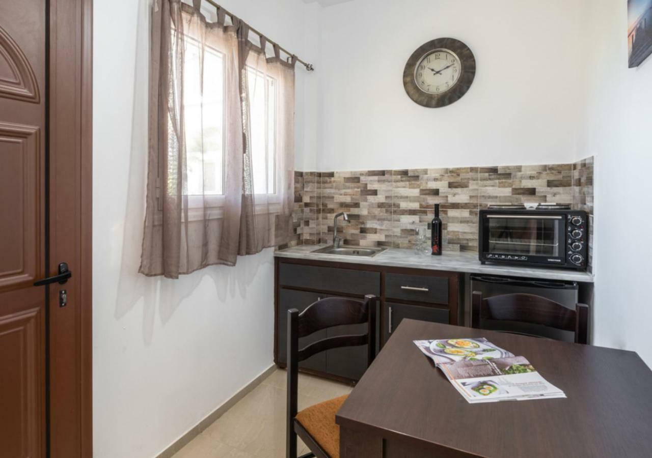 Villa Antonis Deluxe Apartments Amoudi Bagian luar foto