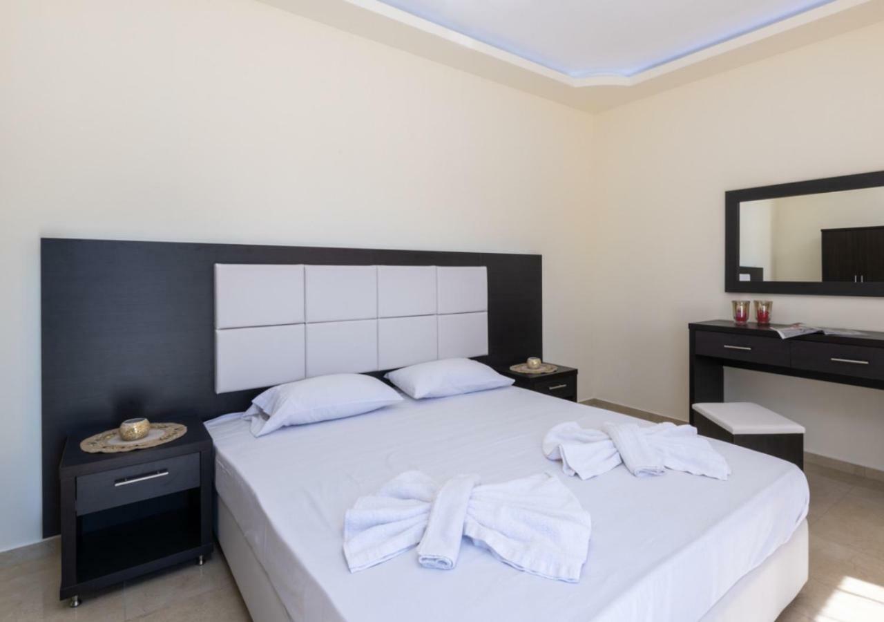 Villa Antonis Deluxe Apartments Amoudi Bagian luar foto