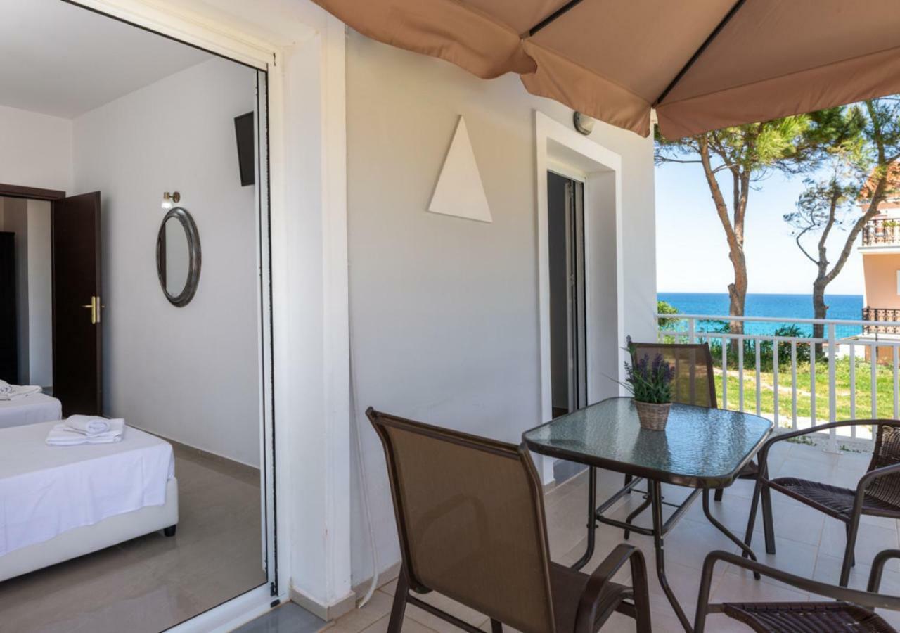 Villa Antonis Deluxe Apartments Amoudi Bagian luar foto