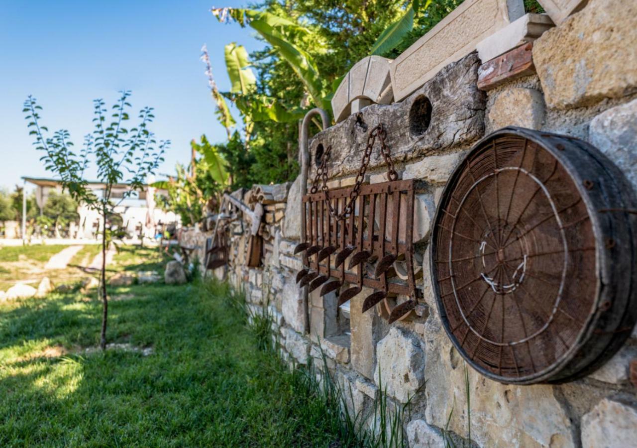 Villa Antonis Deluxe Apartments Amoudi Bagian luar foto