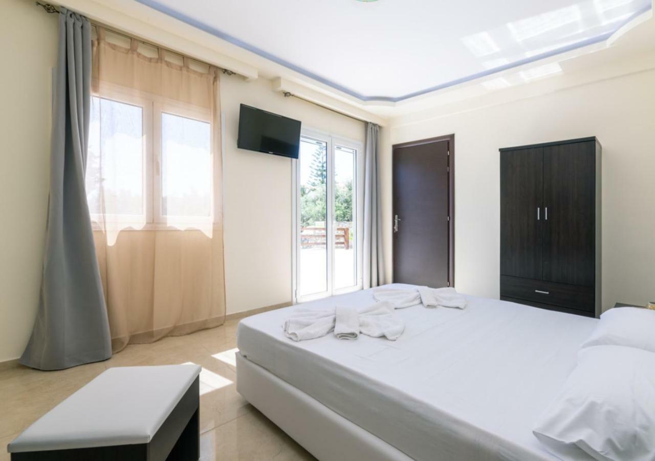 Villa Antonis Deluxe Apartments Amoudi Bagian luar foto