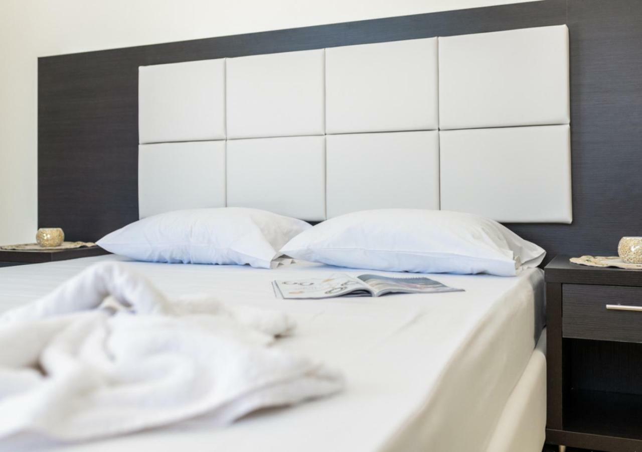 Villa Antonis Deluxe Apartments Amoudi Bagian luar foto