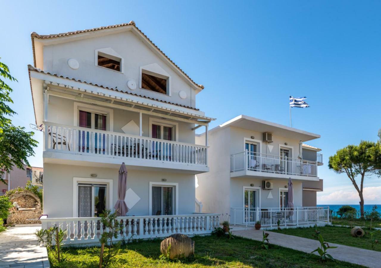 Villa Antonis Deluxe Apartments Amoudi Bagian luar foto