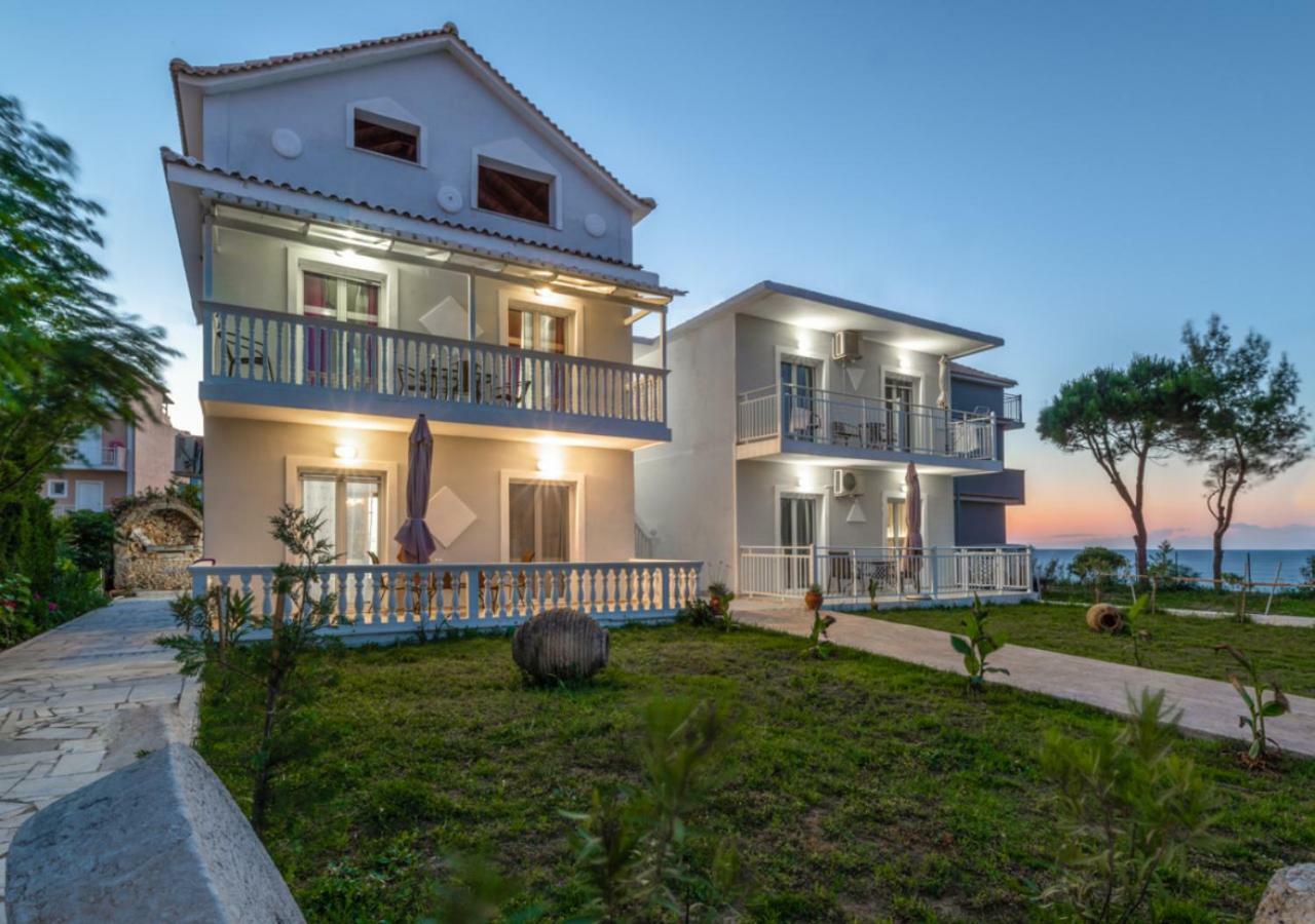 Villa Antonis Deluxe Apartments Amoudi Bagian luar foto