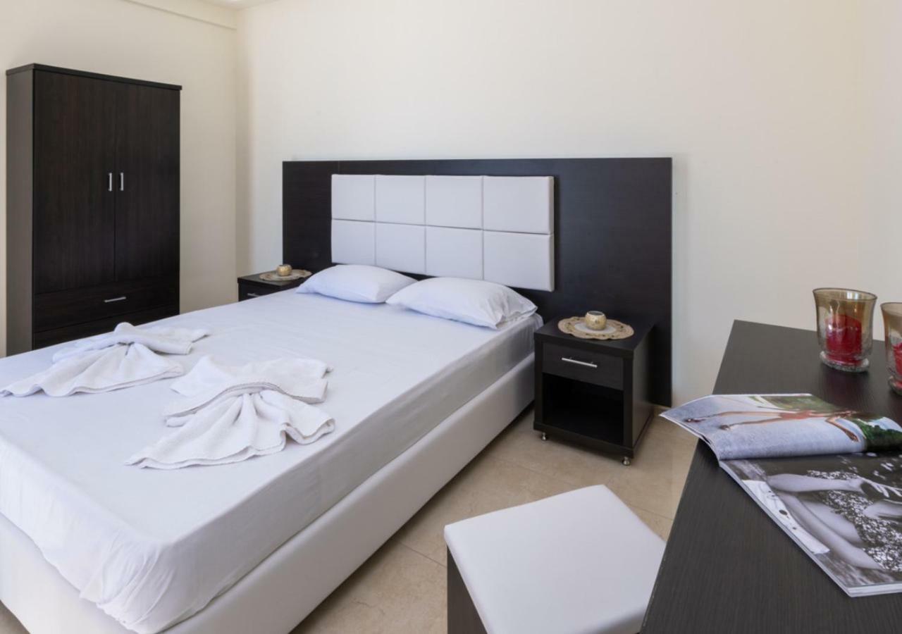 Villa Antonis Deluxe Apartments Amoudi Bagian luar foto