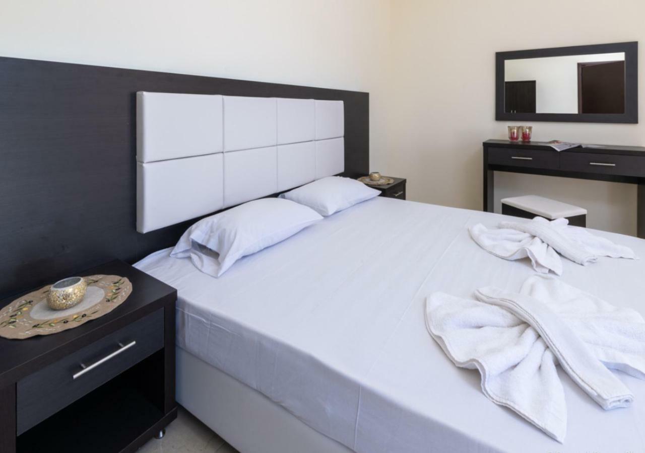 Villa Antonis Deluxe Apartments Amoudi Bagian luar foto