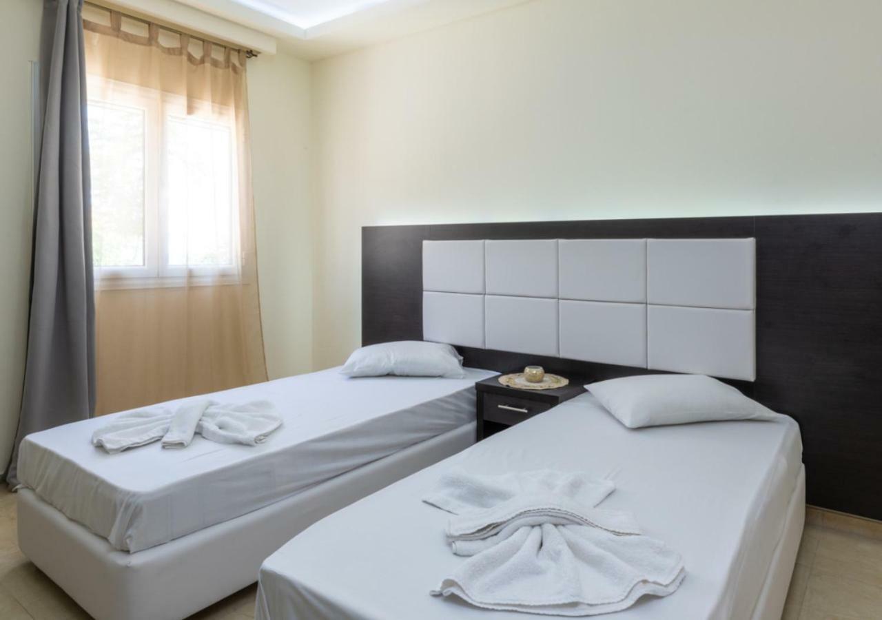 Villa Antonis Deluxe Apartments Amoudi Bagian luar foto